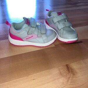 Reebok toddler girl size 9